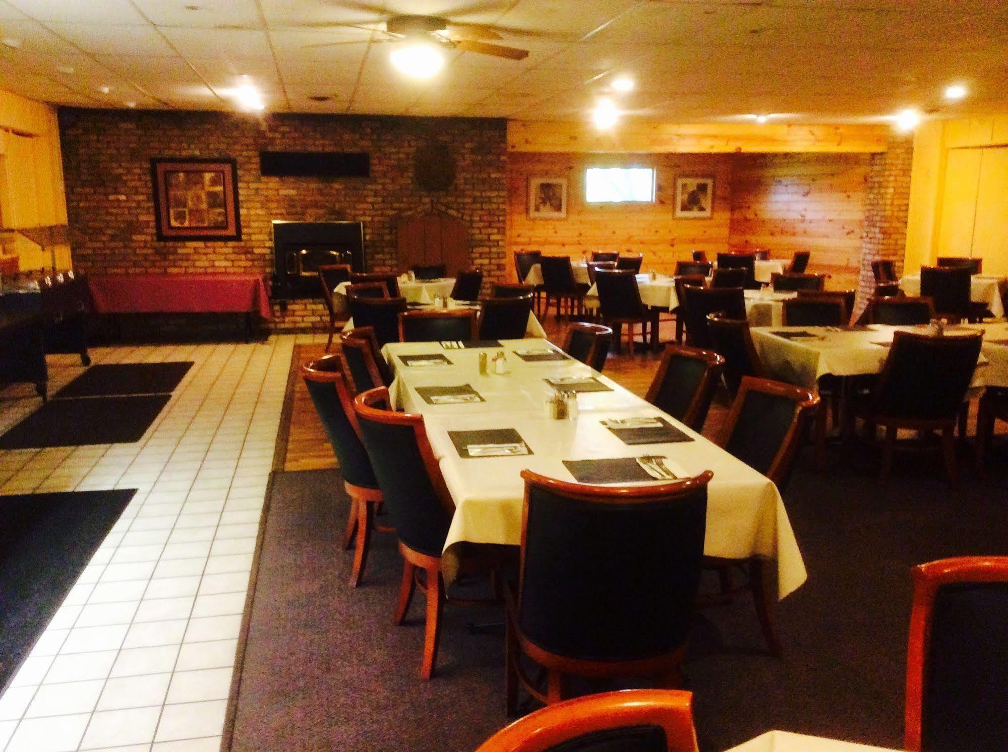 Forty Club Inn Deerwood Zewnętrze zdjęcie